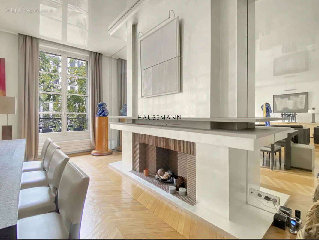 Appartement à PARIS-17E