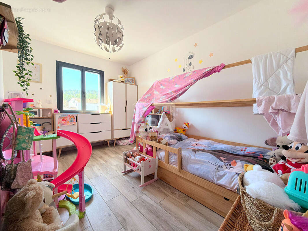 Maison à LE PUY-SAINTE-REPARADE