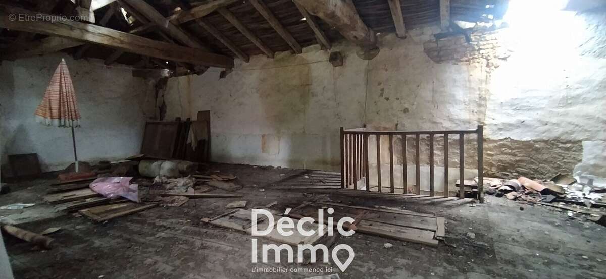Ensemble de Maisons en Pierre  9 km de Champagne-Mouton  Calme, Campagne et Gros Potentiel - photo 8