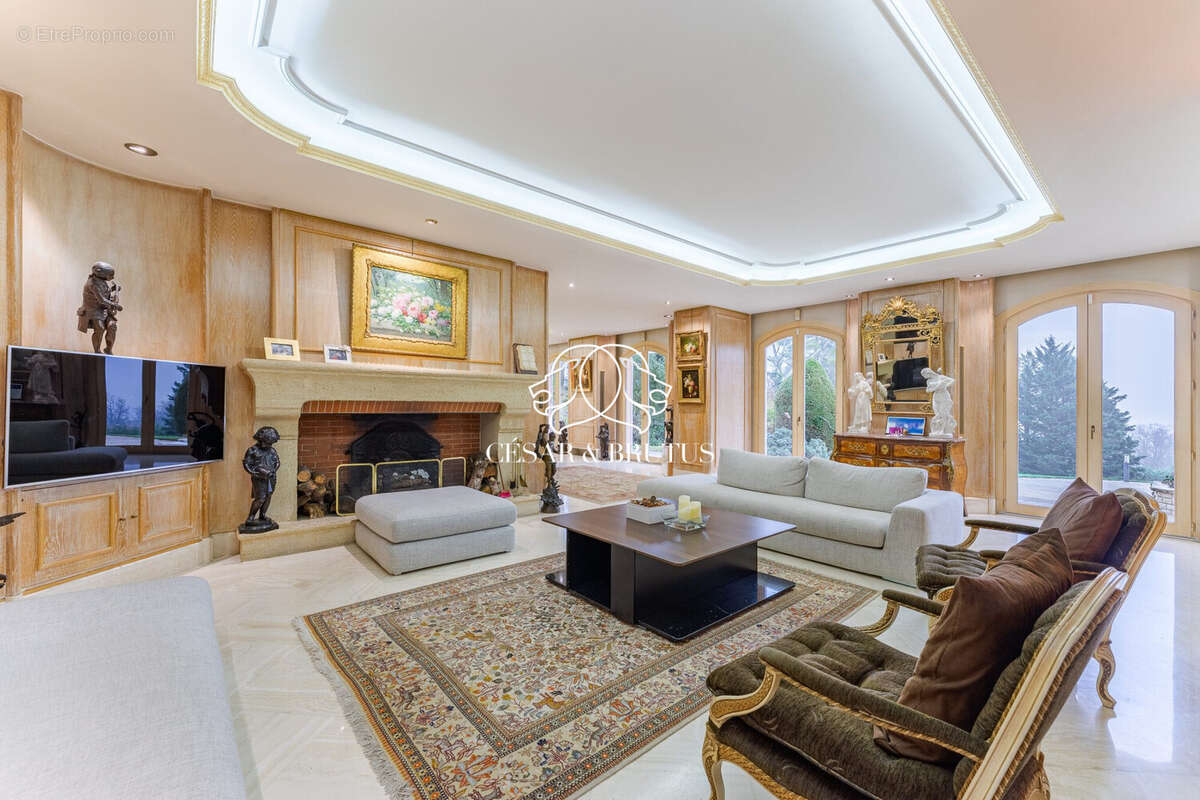 Maison à COLLONGES-AU-MONT-D'OR