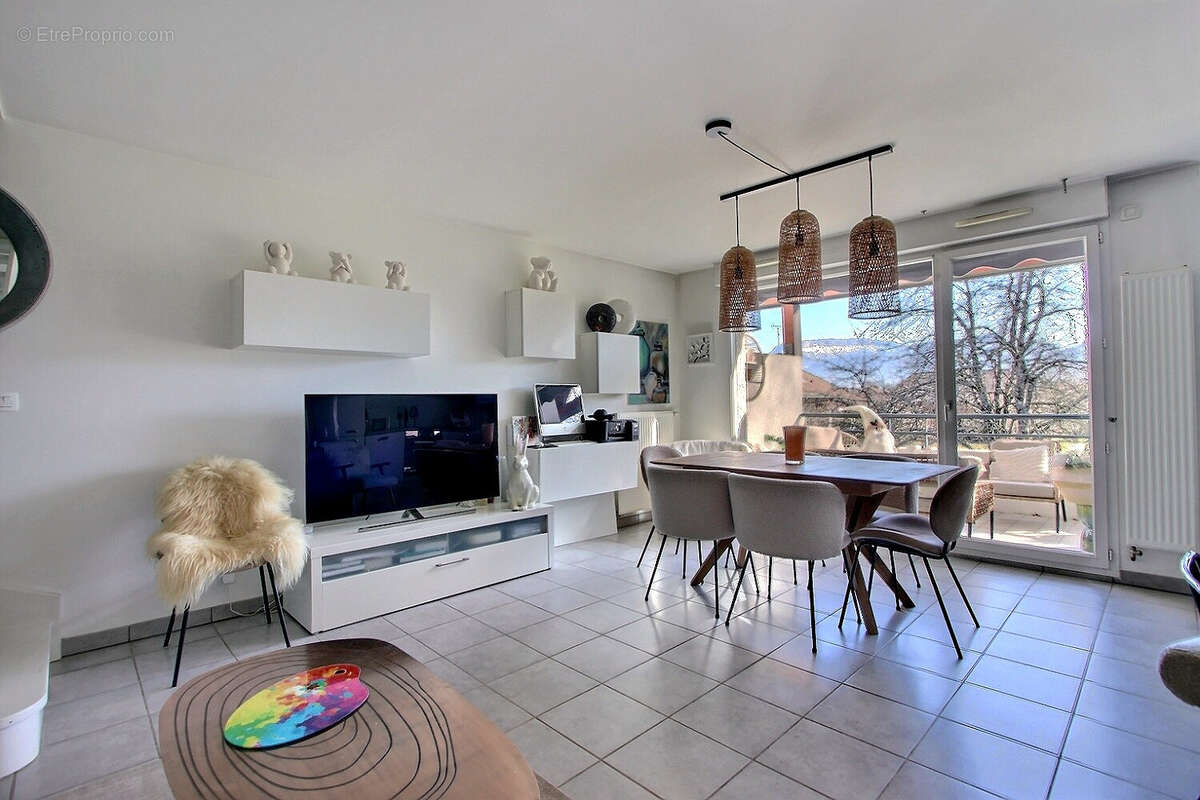 Appartement à POISY