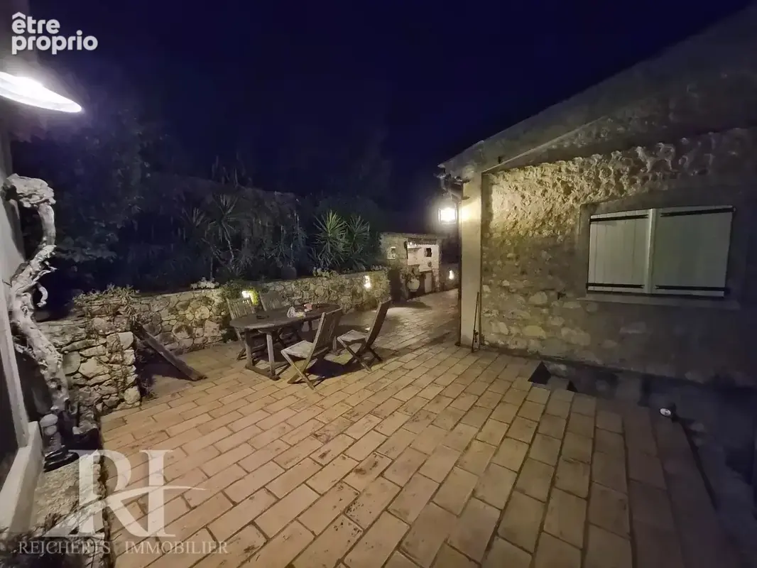 Villa en pierre avec piscine sur terrain 1438m2 - photo 16