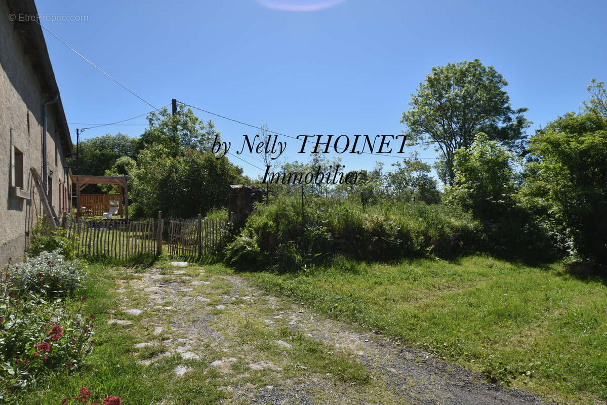 Dépt.15, MONTBOUDIF, ANCIEN CORPS DE FERME, 3 pièces, grange, garage et terrain de 2006 m2 - photo 19