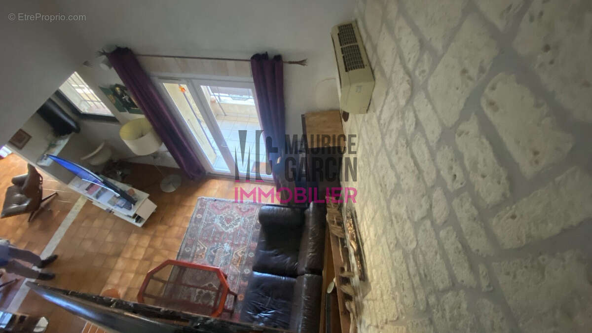 Maison à ENTRAIGUES-SUR-LA-SORGUE