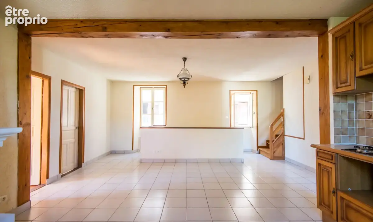 MARCILLAC   Maison de village avec beaux volumes et fort potentiel ! - photo 3