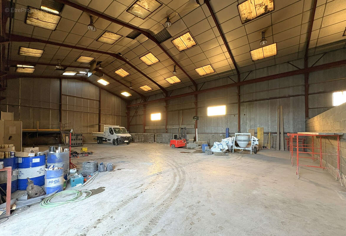 Commerce à SULIGNAT