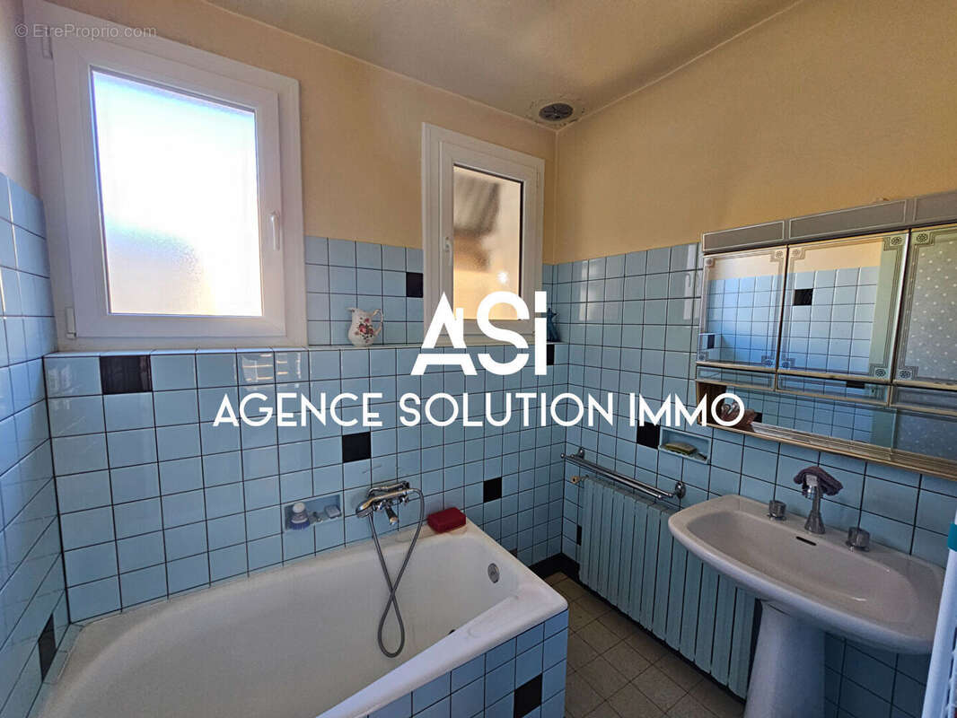 Maison à SAINT-GEORGES-LE-GAULTIER