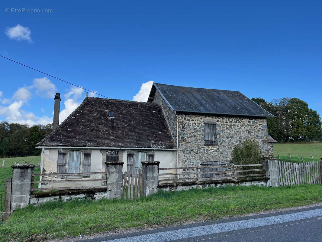 Mi-chemin Brive et Limoges - Belle fermette et dépendances a rénover - photo 4