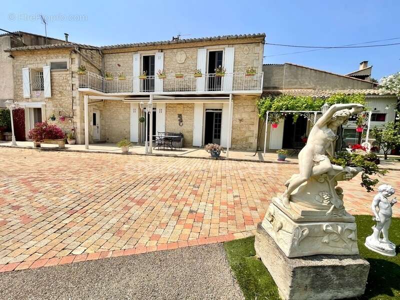 Maison à BELLEGARDE