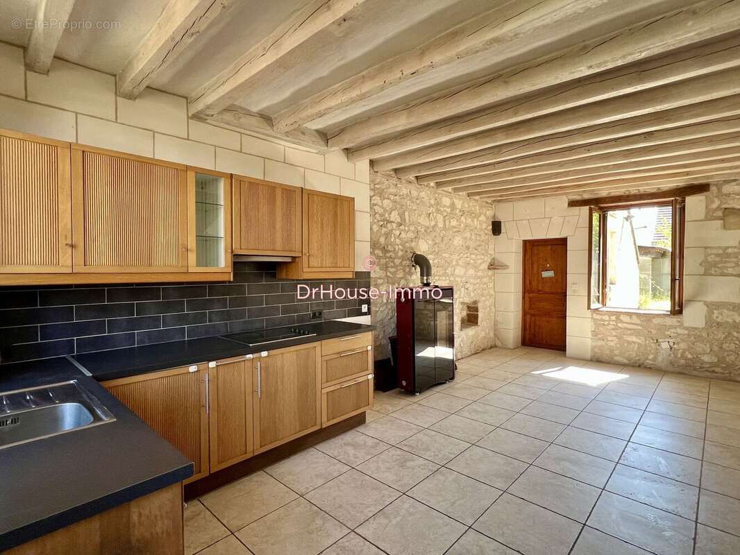 Maison 56 m² à Manthelan  - photo 2