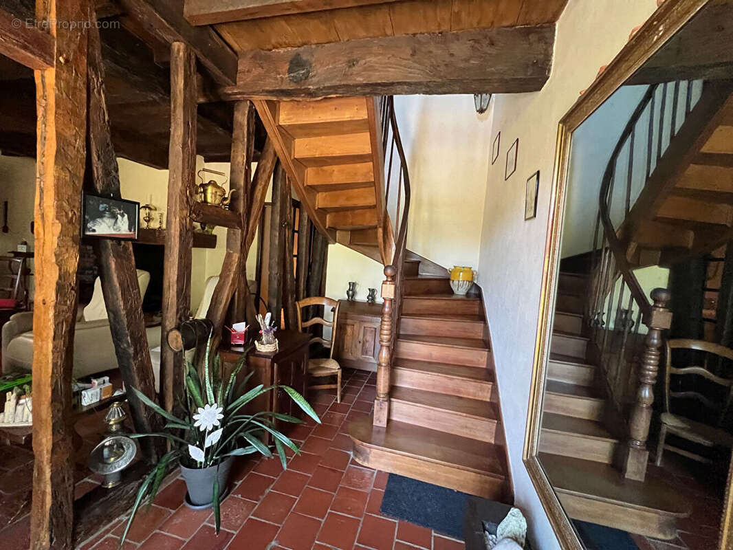 AU COEUR d 'une ville tous commerces Belle Maison de caractère . - photo 7