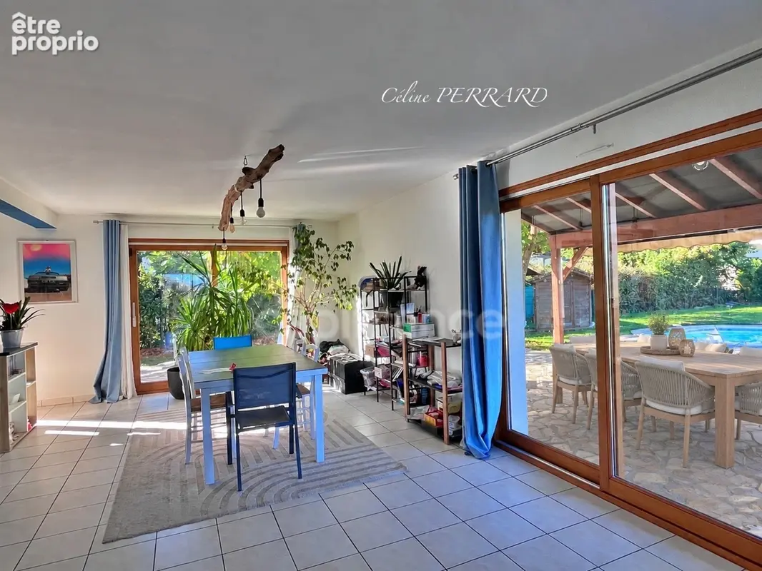 Maison SCIEZ (74), Maison 4 chambres avec piscine et vue lac - sous-sol, double garage, terrain, calme. Un cadre de vie très agr - photo 8