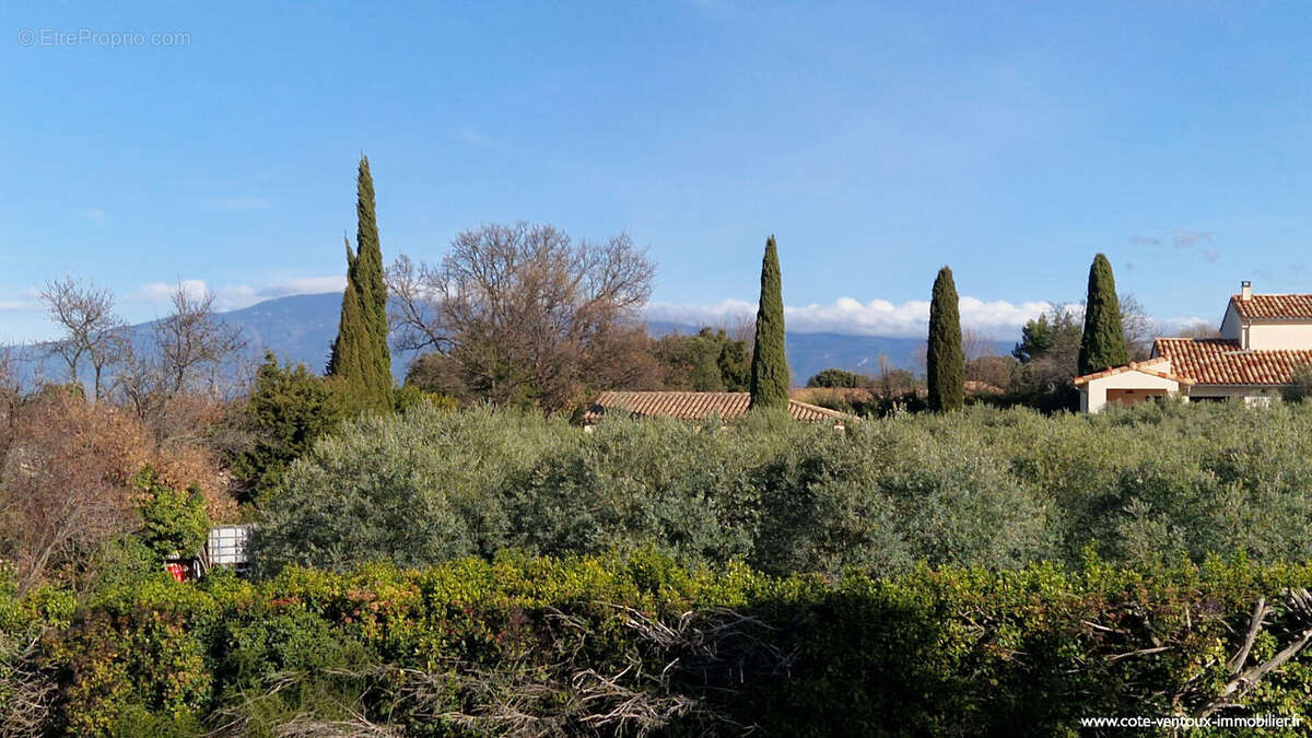 Maison à LA ROQUE-SUR-PERNES