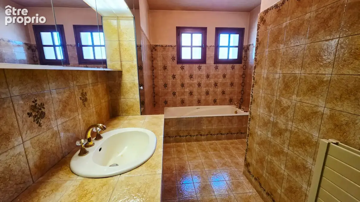 Villa Oyonnax 6 pièce(s) 259.5 m2 - photo 9