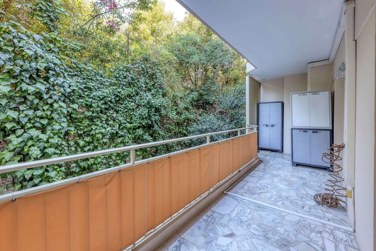 Appartement à VALLAURIS