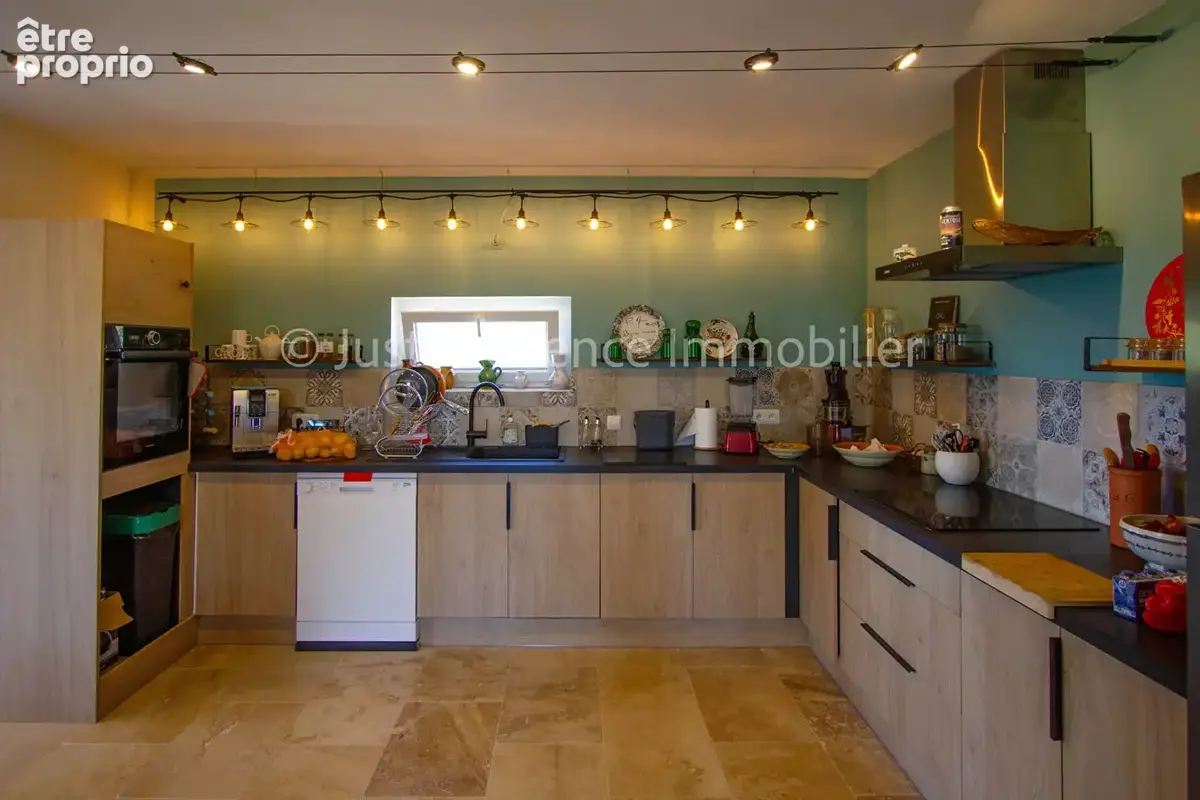Maison Saint Hippolyte Le Graveyron 6 pièces 179 m2 avec garage sur 8685 m² - photo 8