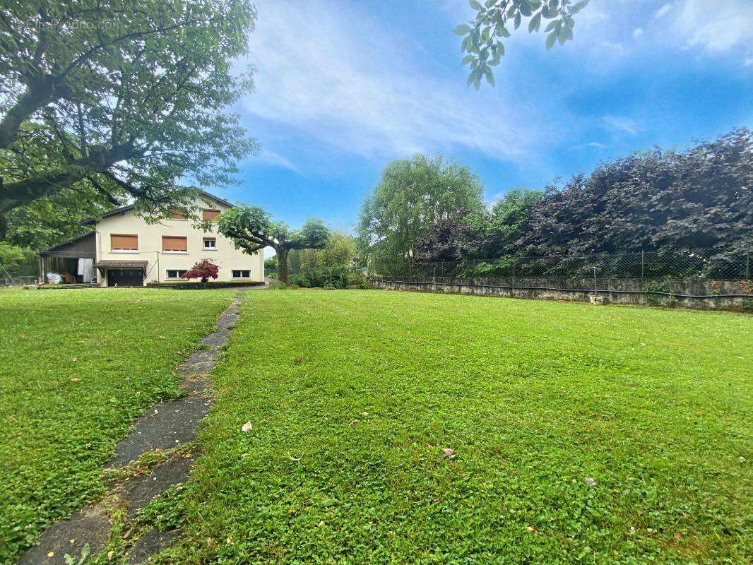 Maison à MONTAGNIEU