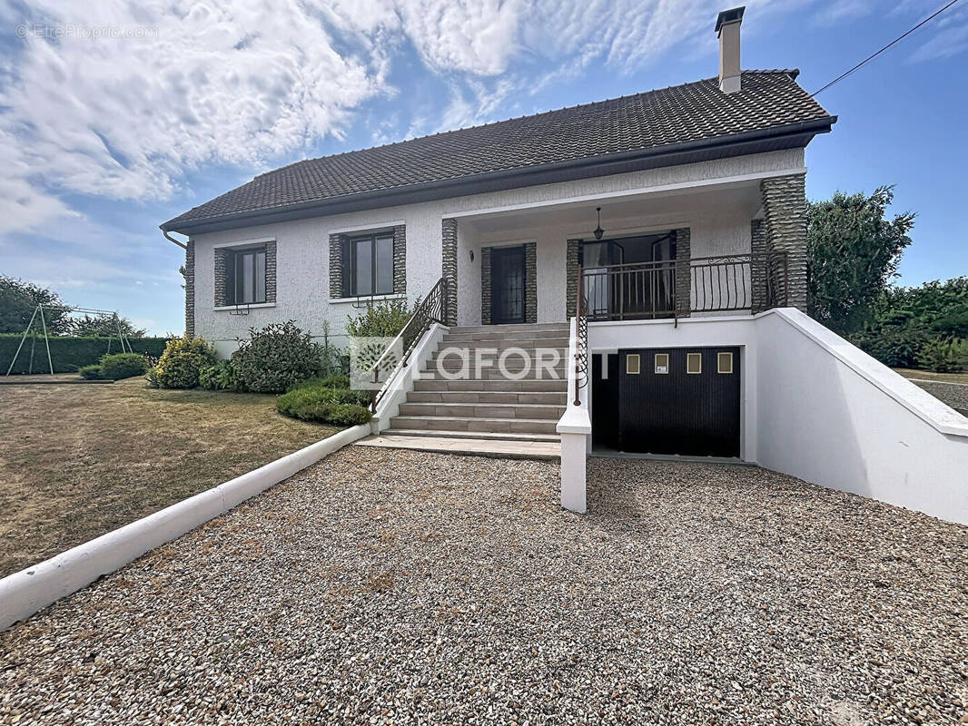 Maison à SAINT-PIERRE-LA-GARENNE