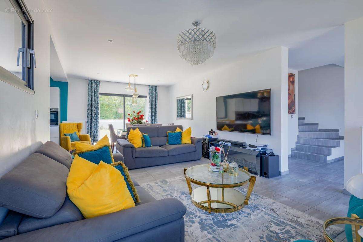 Maison de 6 pièces de 128 m² à Charvieu-Chavagneux - photo 2