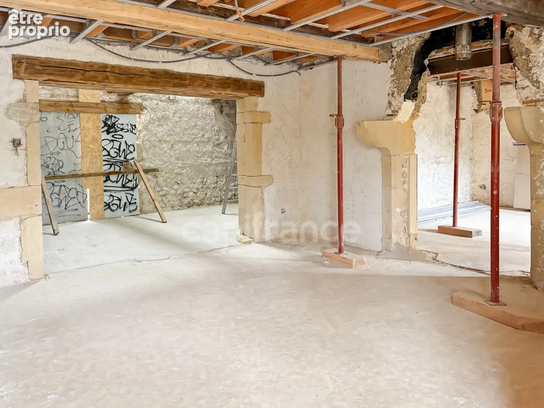 Maison de caractere, toiture recente, dependances et projet pret a realiser - photo 3