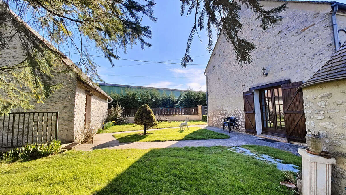 Maison Jouy Le Chatel 5 pièce(s) 144 m2 - photo 2