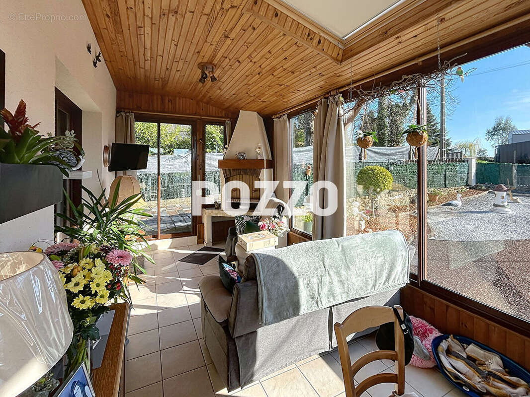 A VENDRE - Maison familiale de 160 m² sur un terrain de 1531 m² - photo 2