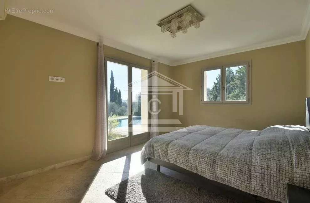 Maison à MONTAUROUX