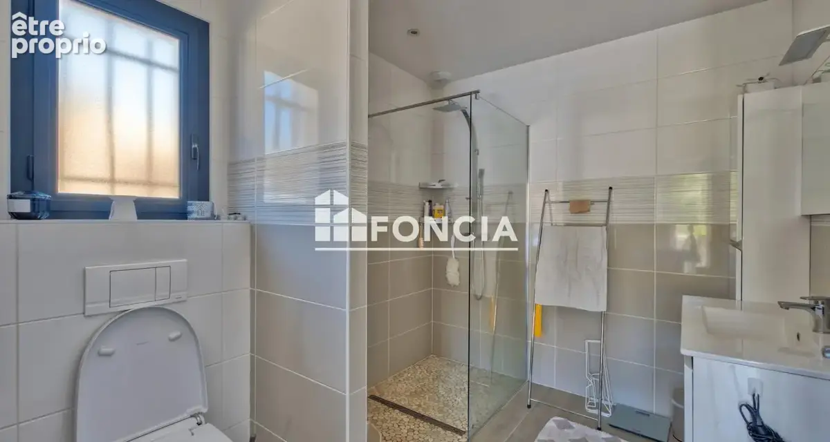 Maison moderne de 2015 188 m² avec piscine et prestations complètes - photo 13