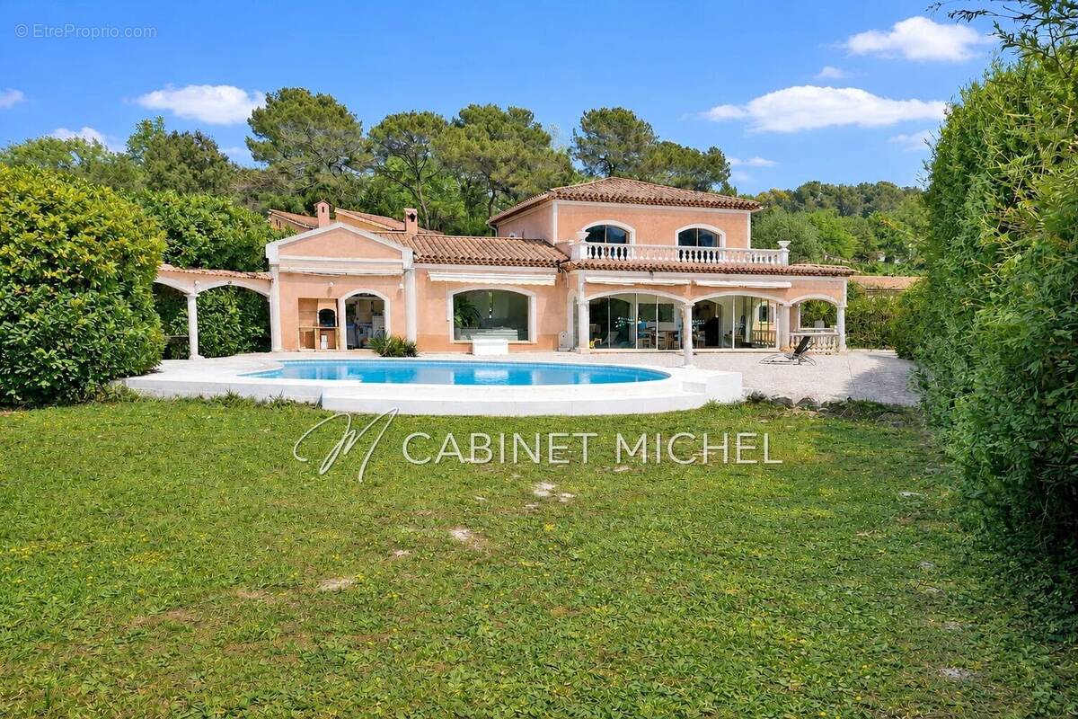 Maison à ROQUEFORT-LES-PINS