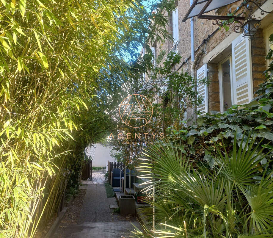 Maison à SAINT-MAUR-DES-FOSSES