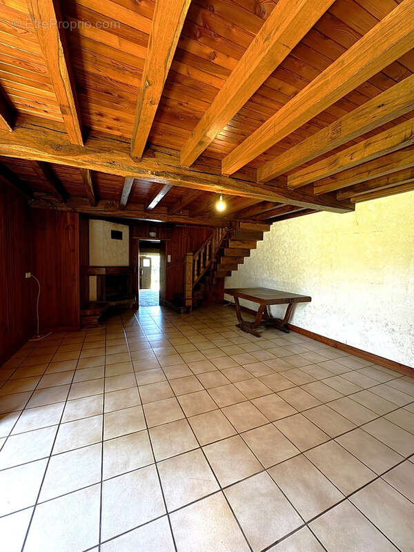 Maison à SALLES-CURAN