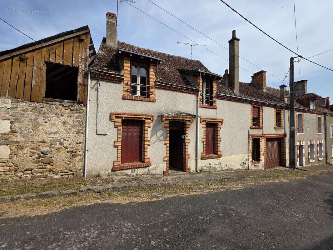 Maison à DUN-LE-POELIER