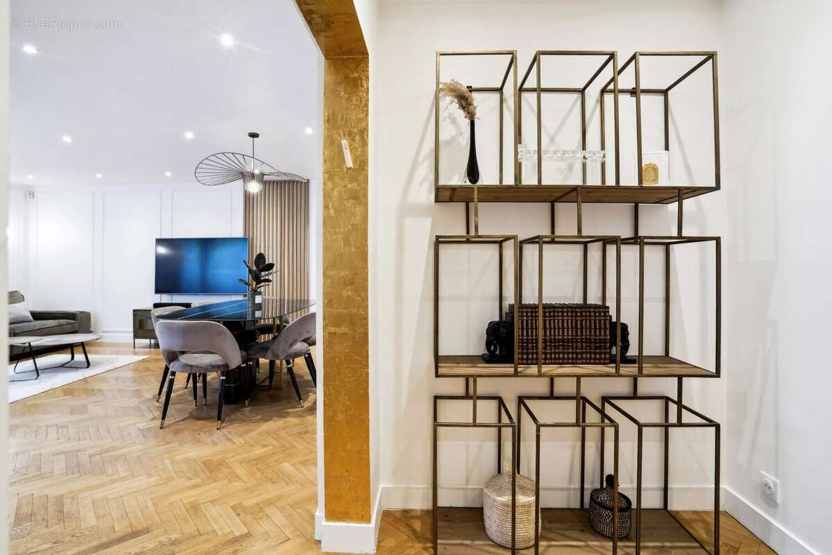 Appartement à COURBEVOIE