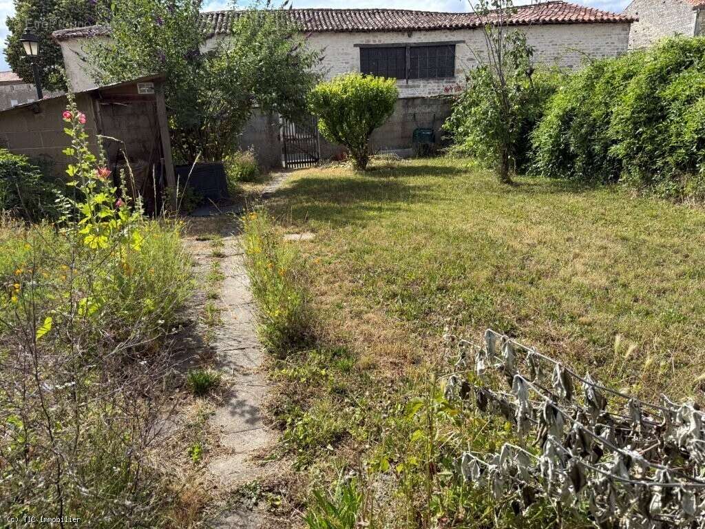 Maison à RUFFEC