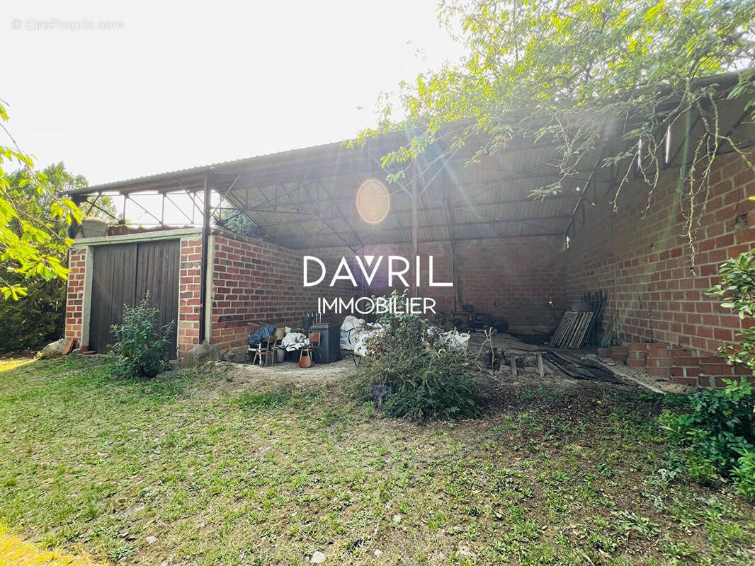 Terrain à CHANTELOUP-LES-VIGNES