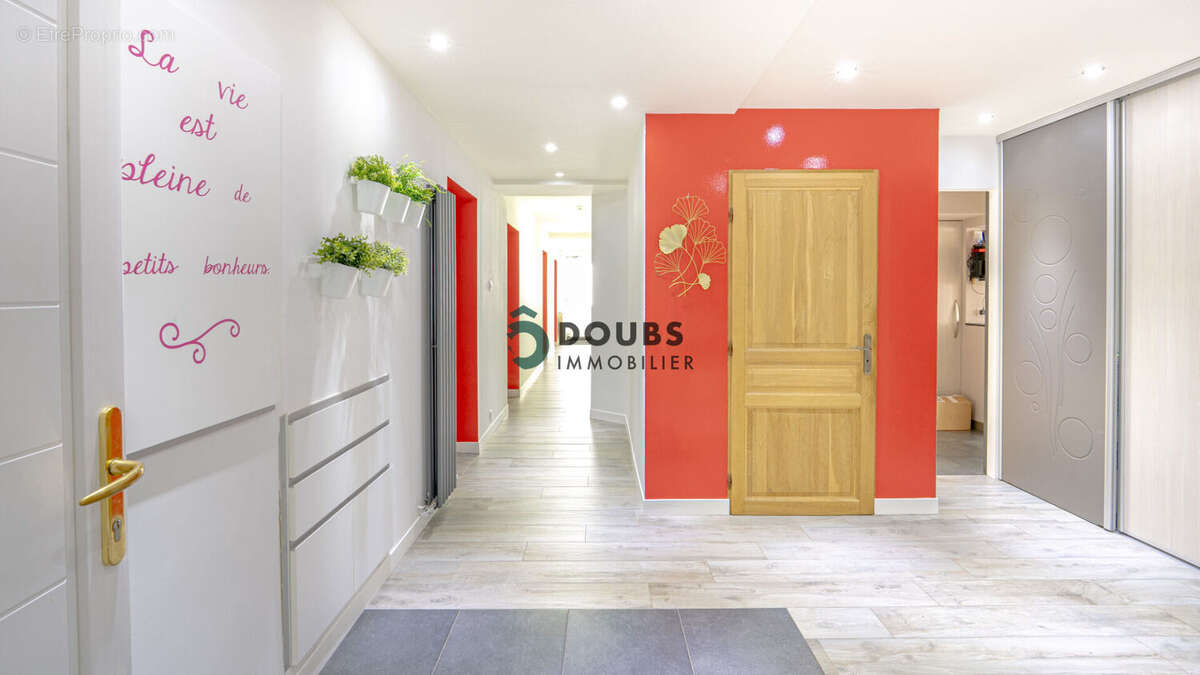 Maison à SAINT-JULIEN-LES-RUSSEY