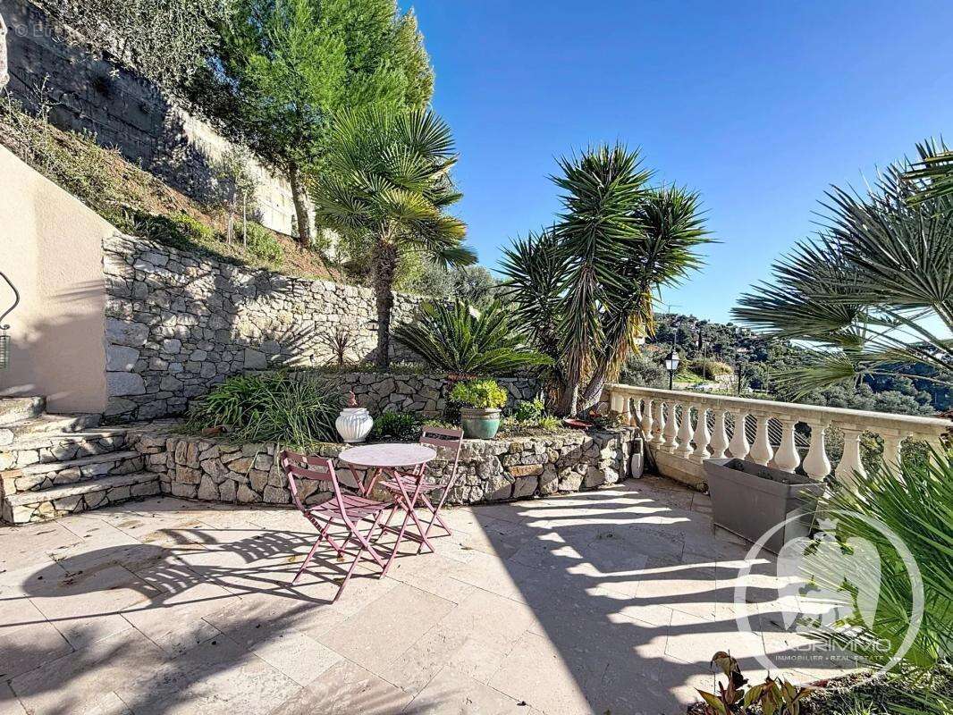 Maison à CASTAGNIERS