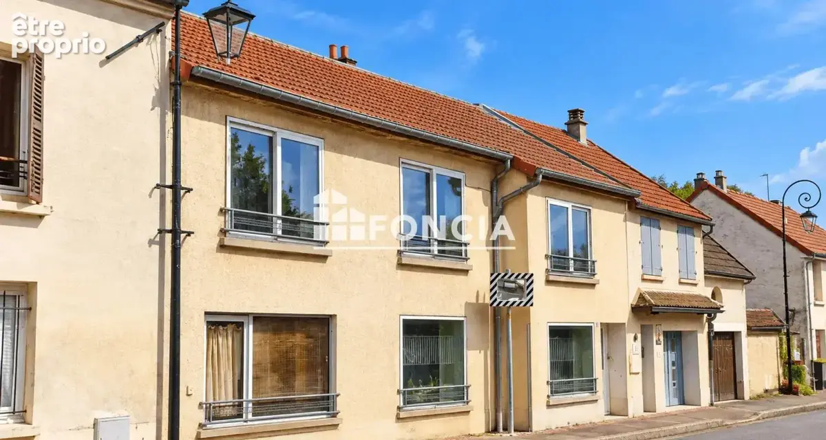 Croissy-Beaubourg centre : Maison ancienne avec jardin de 680 m², DPE C - photo 1