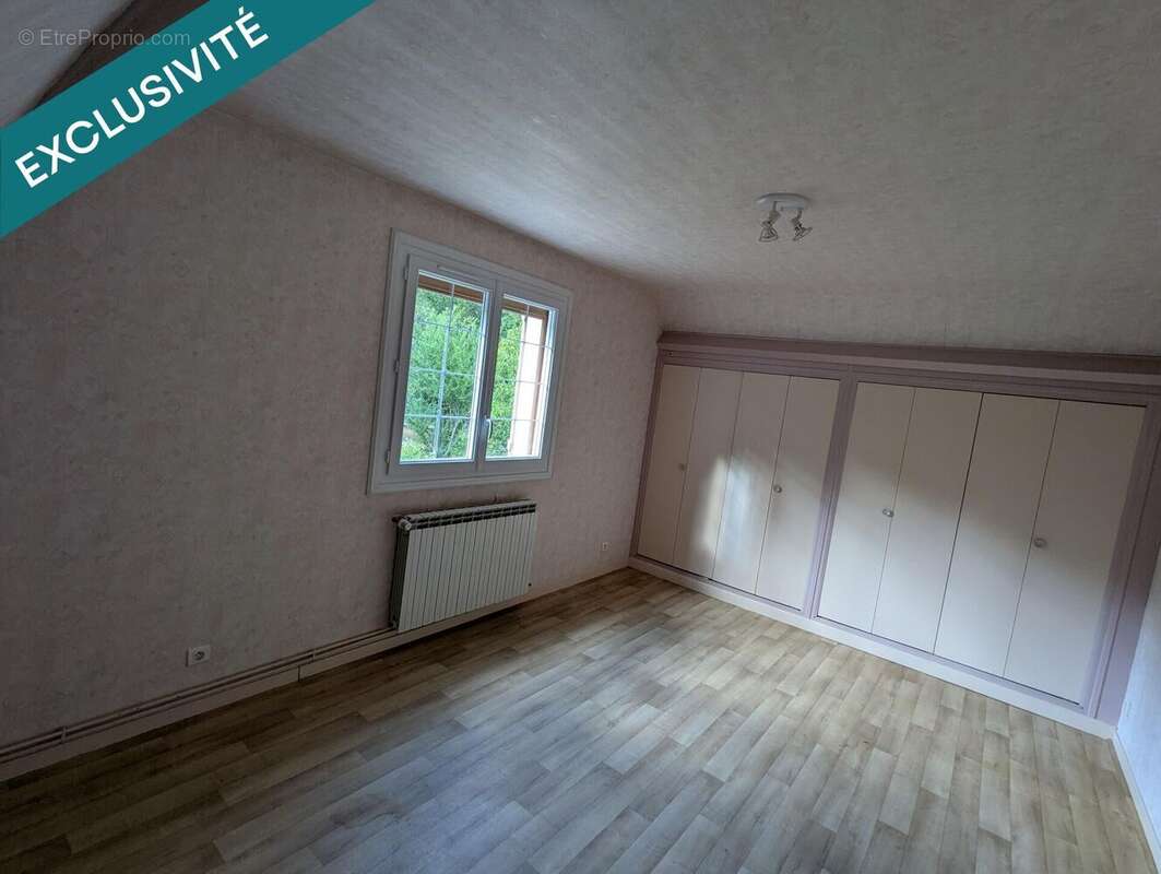 Maison 180 m² à Saint-Eloy-De-Gy  - photo 9