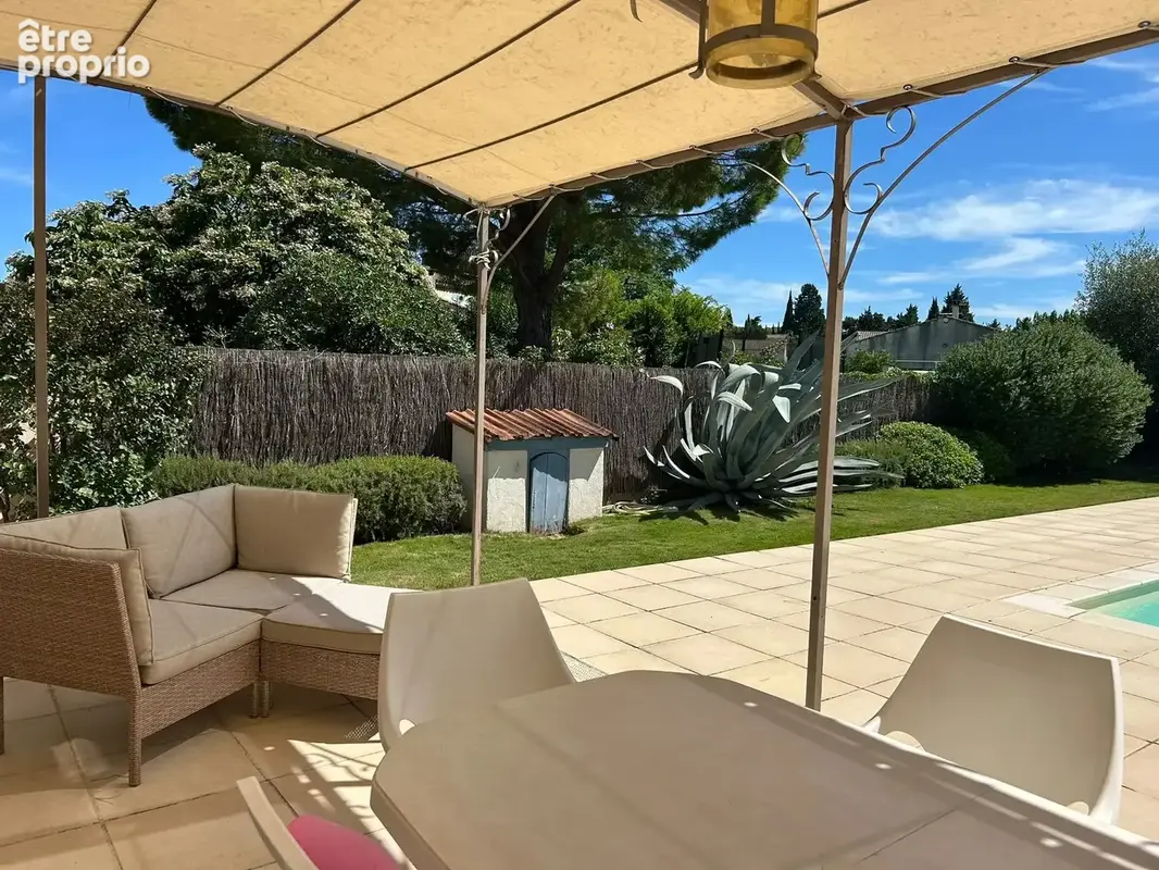 Maison proche du centre du village à Fontvieille - photo 4