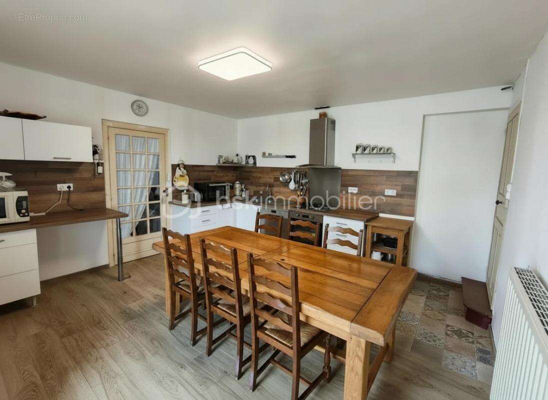 Maison familiale avec dépendance et fort potentiel - photo 4
