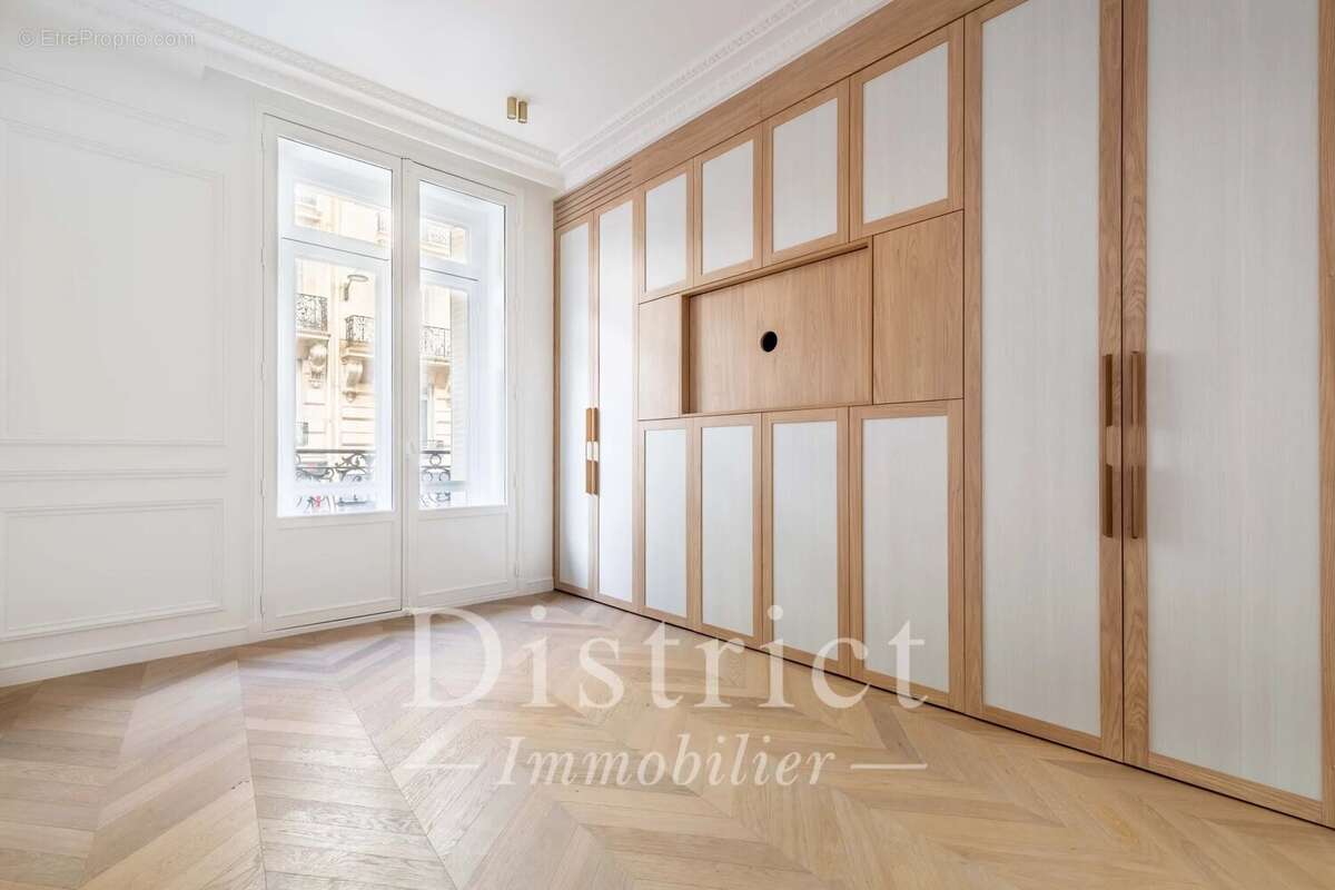 Appartement à PARIS-8E