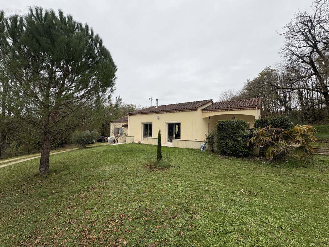 Maison à MONTAIGU-DE-QUERCY