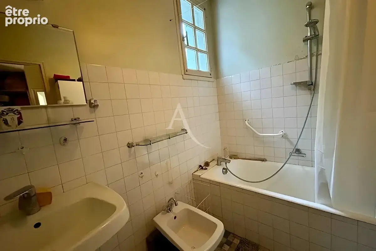 Charmante maison en pierre avec garage et terrain constructible - Proche La Rochelle. - photo 7