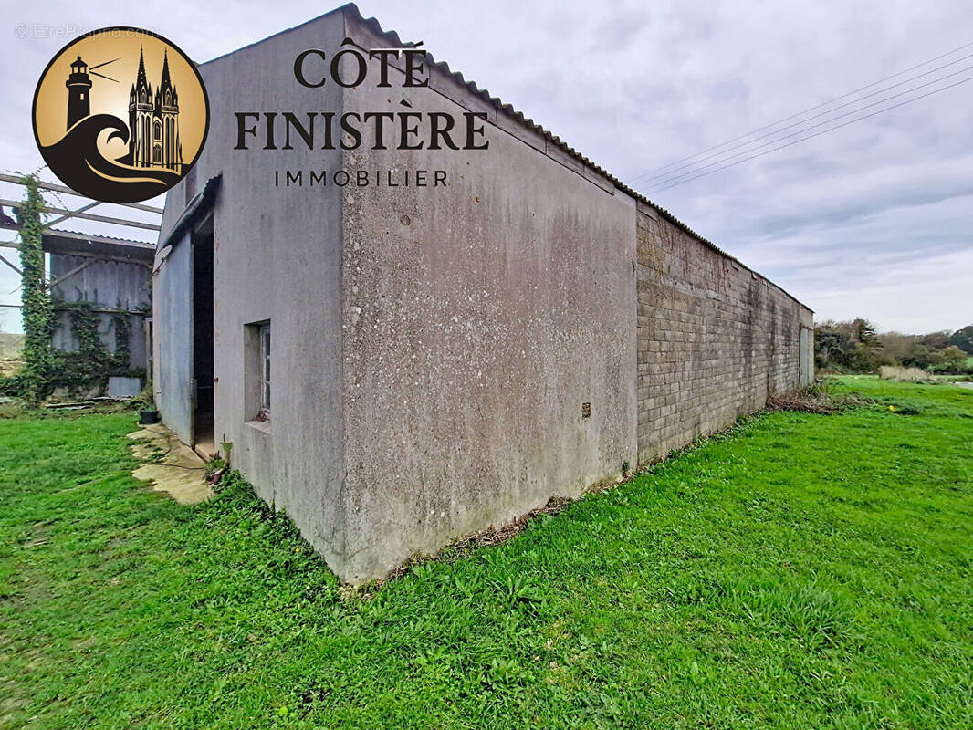 Parking à POULDREUZIC