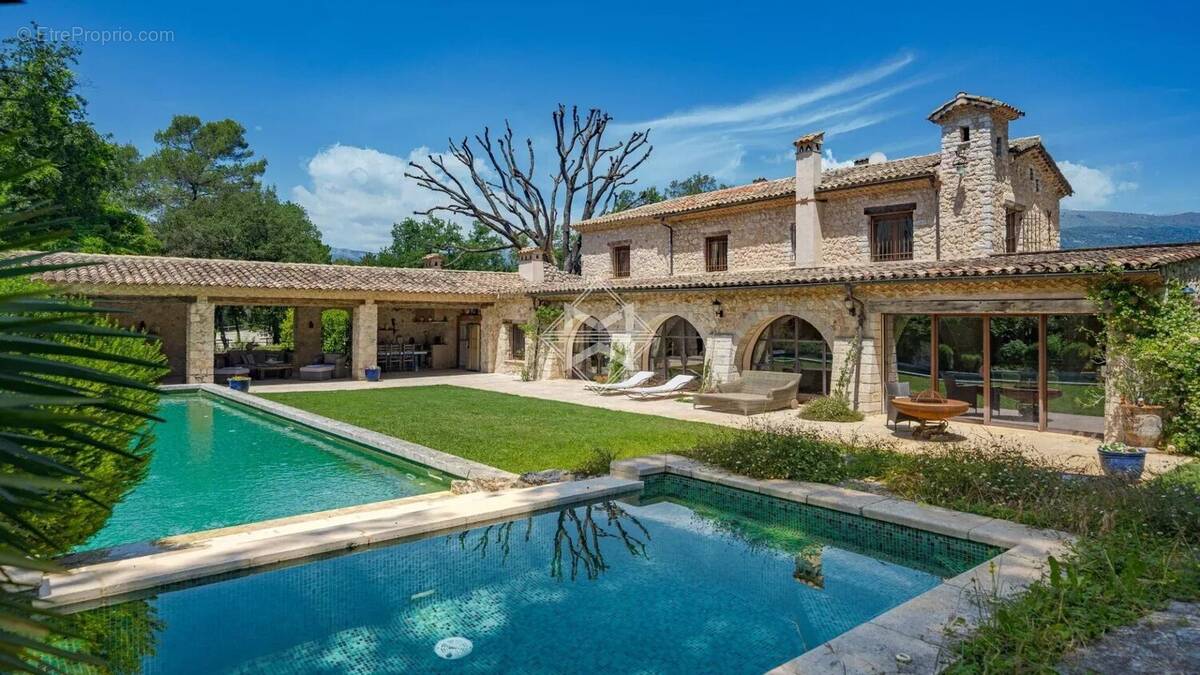Maison à ROQUEFORT-LES-PINS