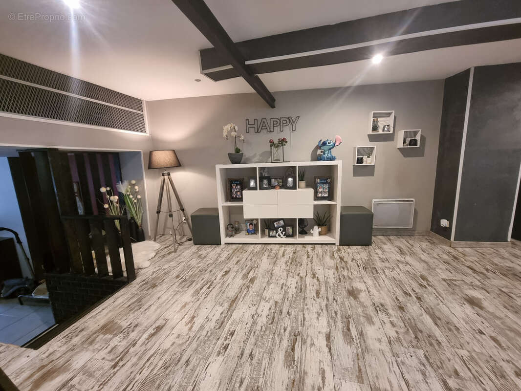 Maison à VIC-SUR-SEILLE