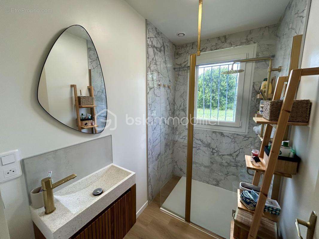 Maison à VILLECOMTAL-SUR-ARROS