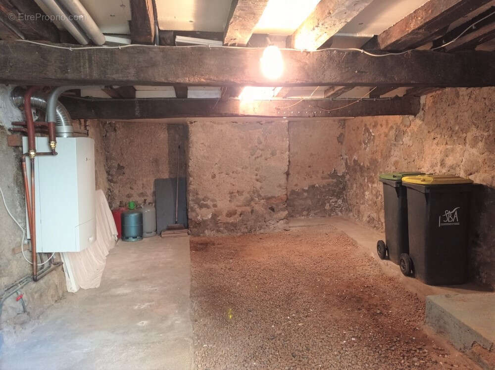 Maison à LA MONNERIE-LE-MONTEL