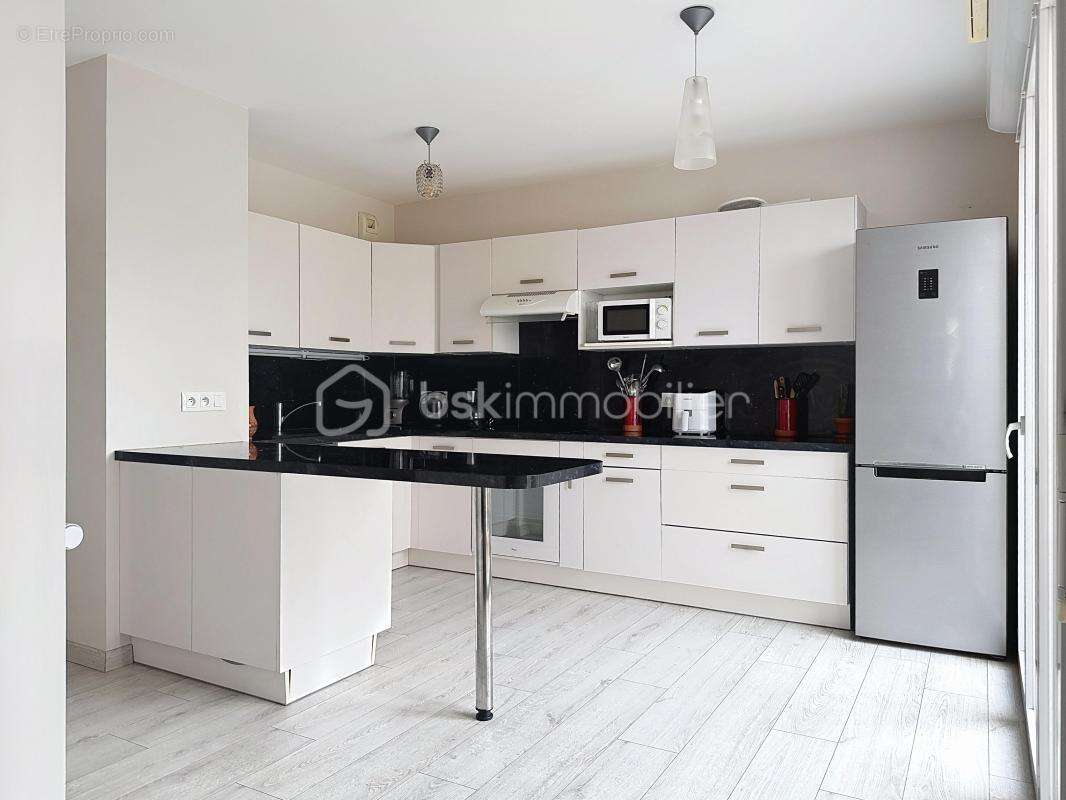 Appartement à VERT-SAINT-DENIS